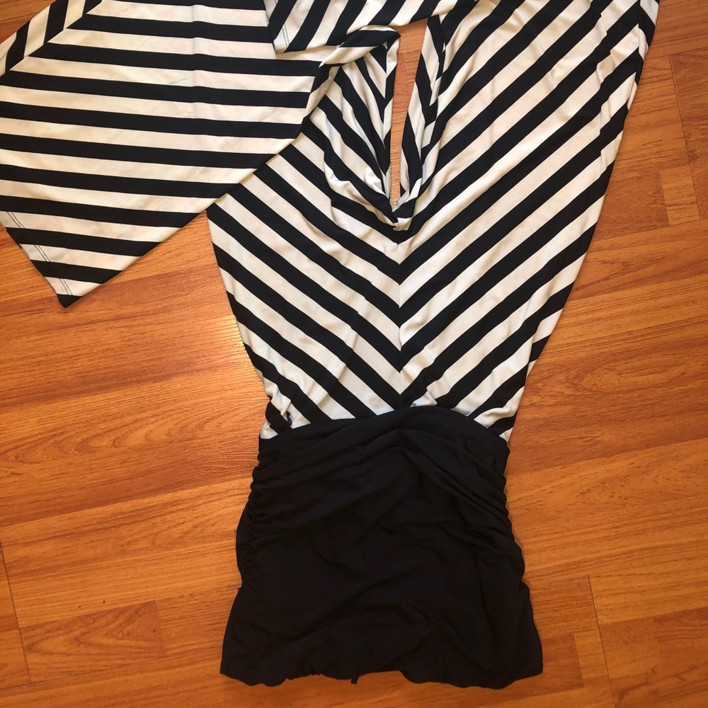 Fashionable jumper black sleeveless top